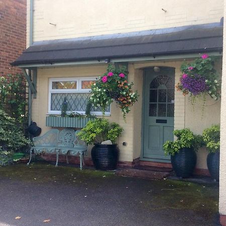 Mere Cottage B & B Alsager Esterno foto