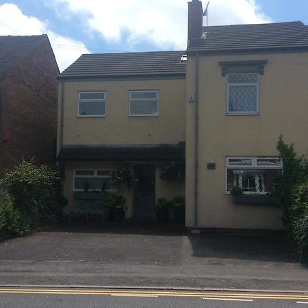 Mere Cottage B & B Alsager Esterno foto