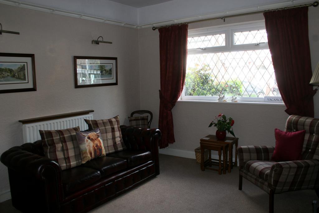 Mere Cottage B & B Alsager Esterno foto